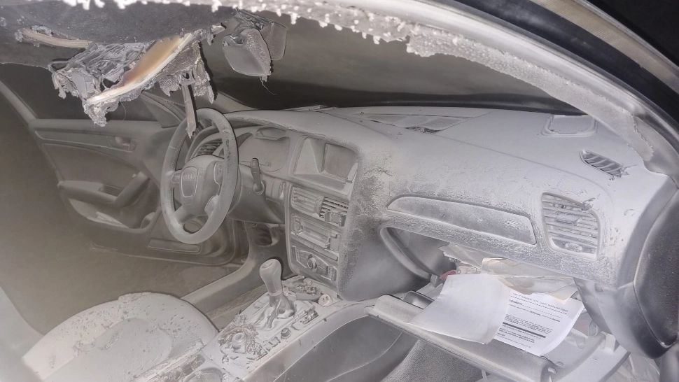 Caz șocant în București. Un bărbat drogat cu COCAINĂ și-a băgat iubita în portbagaj și a dat foc autoturismului - FOTO/VIDEO