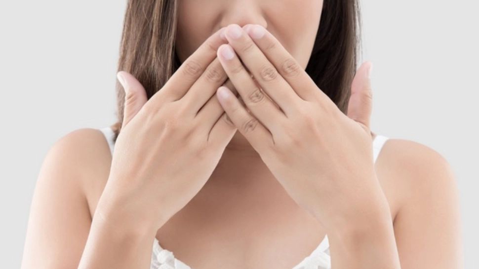 Simți un gust metalic în gură? Ce probleme de sănătate poate indica senzația