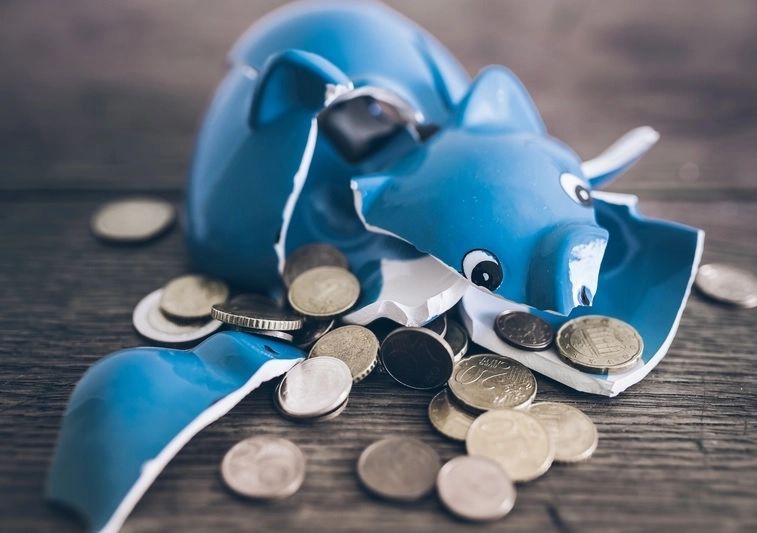 Una caldă, una rece. BNR a revizuit previziunile. Creșetere economică slabă în 2023, dar mai bună în 2024 