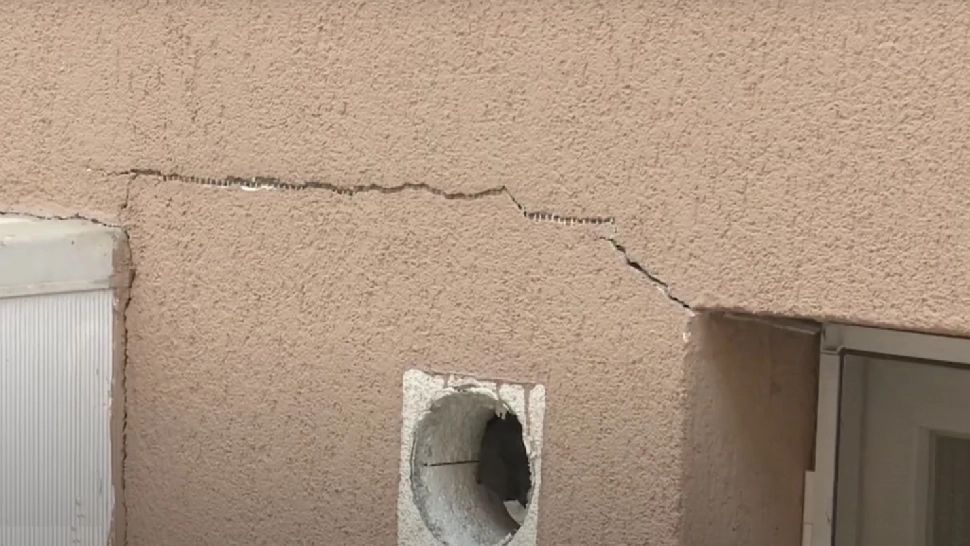 Complexul groazei de la Chiajna. Zeci de mii de euro pentru apartamente într-o șandrama plină de crăpături - VIDEOREPORTAJ