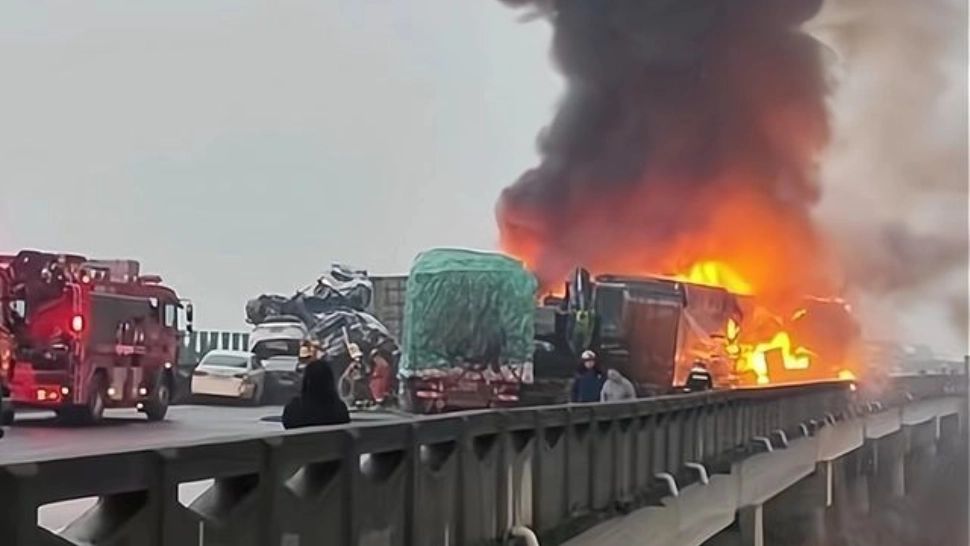 16 persoane au murit și alte zeci au fost rănite după un accident teribil pe autostradă