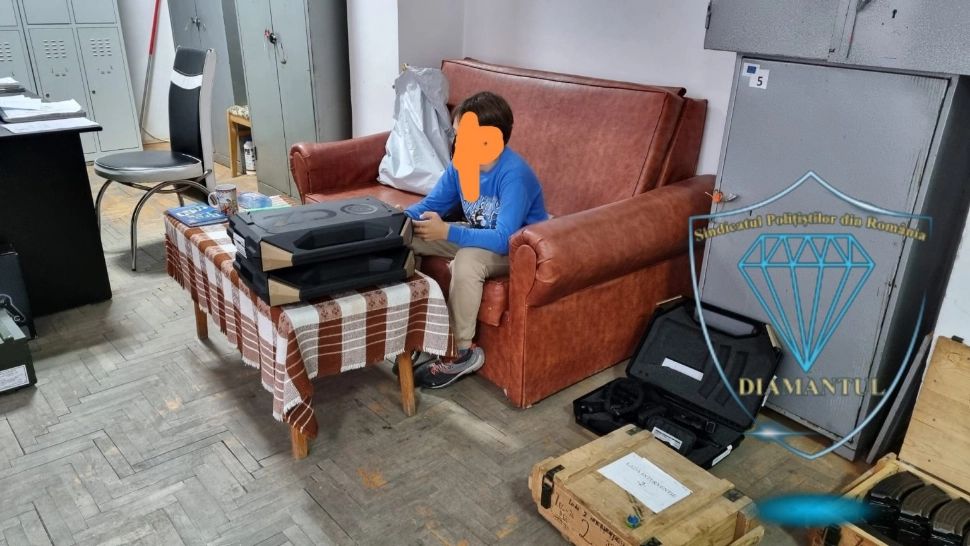 Copiii unui un șef de la mascați din Brăila au fost lăsați să se joace cu încărcătoare de armă! Poliția a dispus verificări