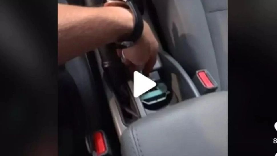 VIDEO – Dotarea ilegală a mașinii unui internaut – Polițiștii nu s-ar fi gândit niciodată să îl controleze