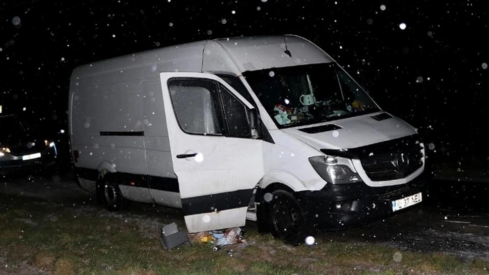 Doi români au rămas fără bani și mașină în Cehia. Incidentul, după ce niște polițiști falși au simulat un control de rutină