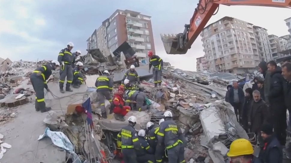 Echipele de salvare românești în acțiune, în Turcia. Imagini dramatice de la locul tragediei - VIDEO