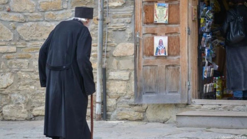 A fost unul dintre cei mai mari pustnici ai României. De ce obișnuia să doarmă în sicriu?