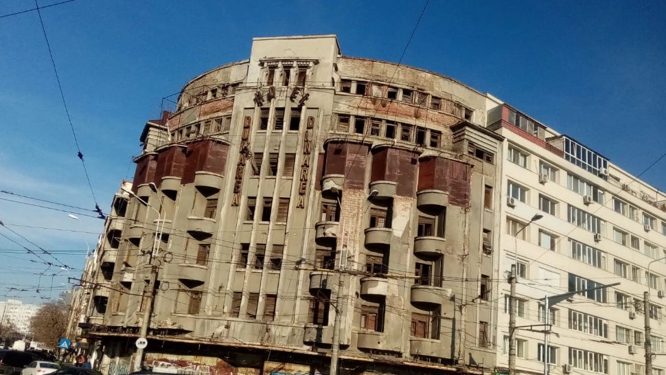 Șoc pe piața imobiliară. Spațiile din clădirile cu bulină roșie nu vor mai putea fi închiriate - PROIECT