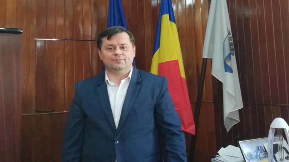 Primarul din Târgu Jiu caută bani pentru consolidarea clădirilor afectate de seism