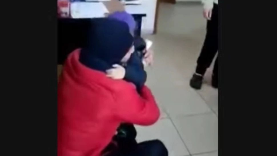 VIDEO. Momentul în care o fetiță s-a reîntâlnit cu tatăl ei după cutremur. Bărbatul a stat 4 zile sub dărâmături