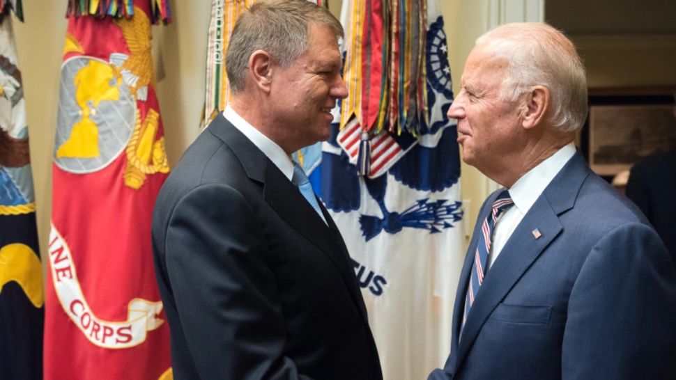 Klaus Iohannis, față în față cu Joe Biden la summitul NATO de la Vilnius. Discuții cruciale