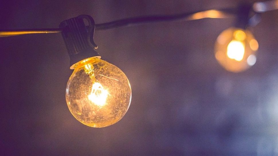 Primar, acuzat că a plătit din bani publici curentul pentru firma fiului său timp de 6 ani. Prejudiciul adus comunei este considerabil