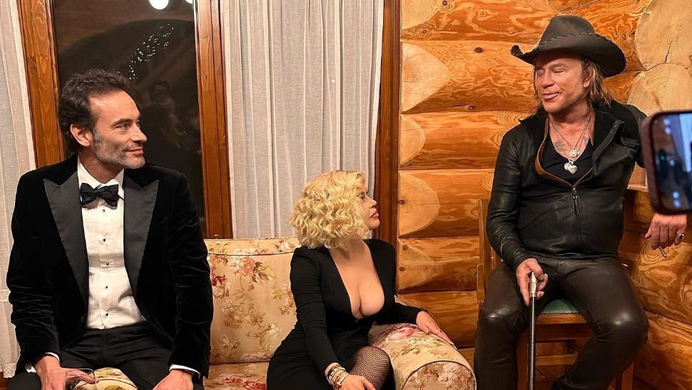 Loredana, fotografii incendiare alături de Mickey Rourke și Anthony Delon - GALERIE