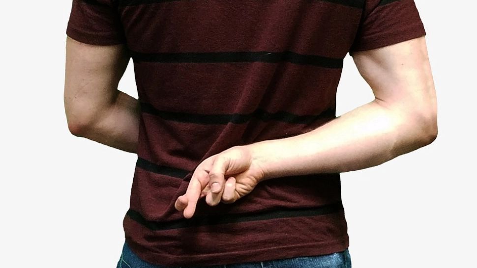 Escrocul care a pozat în trecut în preot și lover-boy a mai făcut o victimă. Ce a mai inventat de data asta