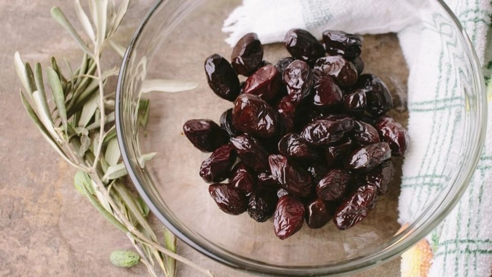 A înghiţit 30 de sâmburi de măsline, într-o singură zi. Ce s-a întâmplat în corpul său, inimaginabil! 