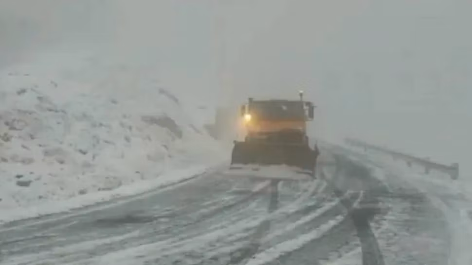 Ninsoare viscolită între Sălaj și Bihor: Condiții dificile și restricții rutiere - Avertisment pentru șoferi