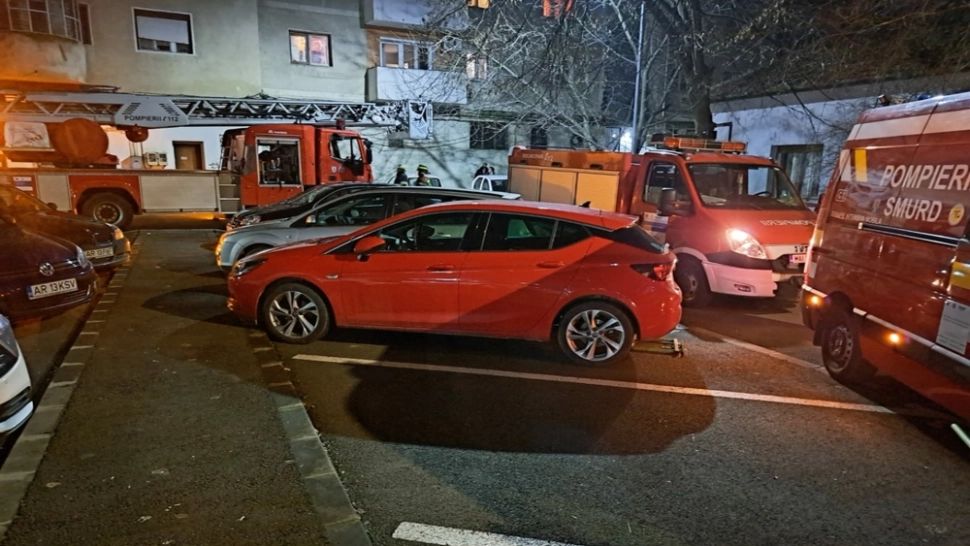 Tentativă de sinucidere la Arad! O femeie a amenințat că se aruncă de pe bloc: intervenția contracronometru a salvatorilor