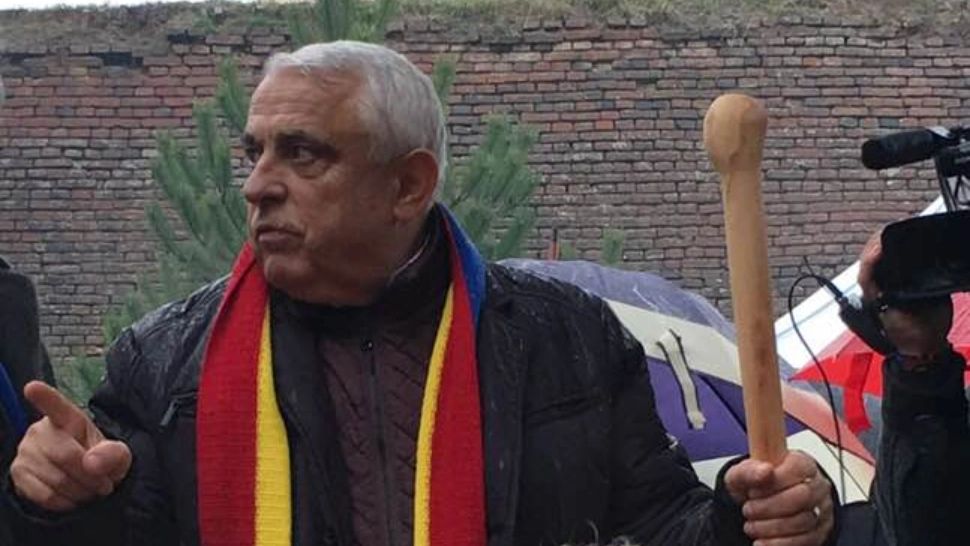 Petre Dea s-a dat din nou în spectacol. GEST ȘOCANT, în plin scandal legat de roșiile tratate chimic- VIDEO