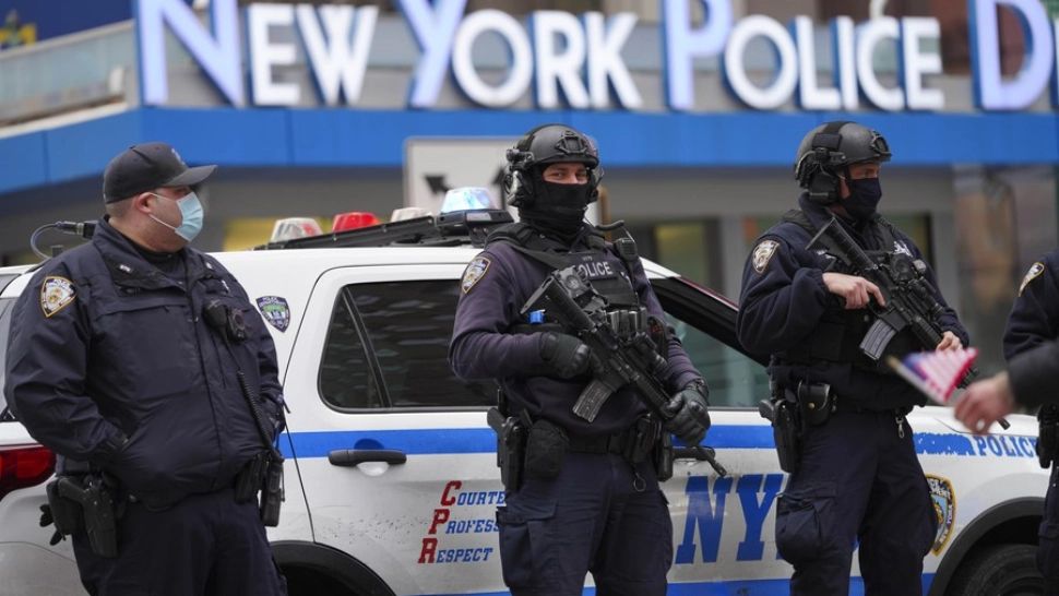 Un mort și cinci răniți, la metrou, după un scandal între două bande rivale