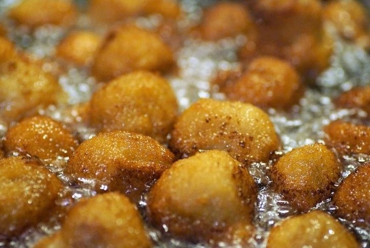 După câte utilizări devine toxic uleiul de gătit - greșeala pe care și tu o faci