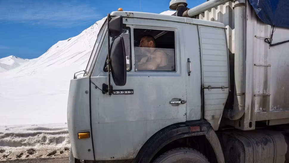 De la câți ani poți fi șofer pe TIR? A scăzut vârsta de obținere a permisului de conducere profesionist