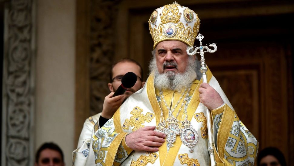 Plăcerea nevinovată a Patriarhului Daniel. Cât costă cafeaua cu care se delectează șeful BOR în fiecare dimineață 