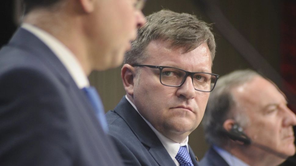 42 de ONG-uri îi cer conducerii PSD să să-l demită pe ministrul Muncii și să condamne public violența împotriva femeilor