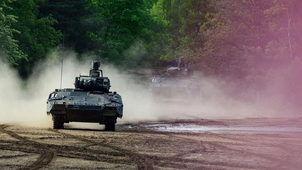 Două blindate ale Armatei germane s-au ciocnit în timpul unui exercițiu. 12 militari au fost răniți