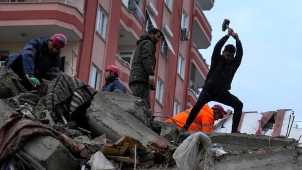 Seismolog: „Vor urma mii de replici”. Ce a cauzat dezastrul din Turcia