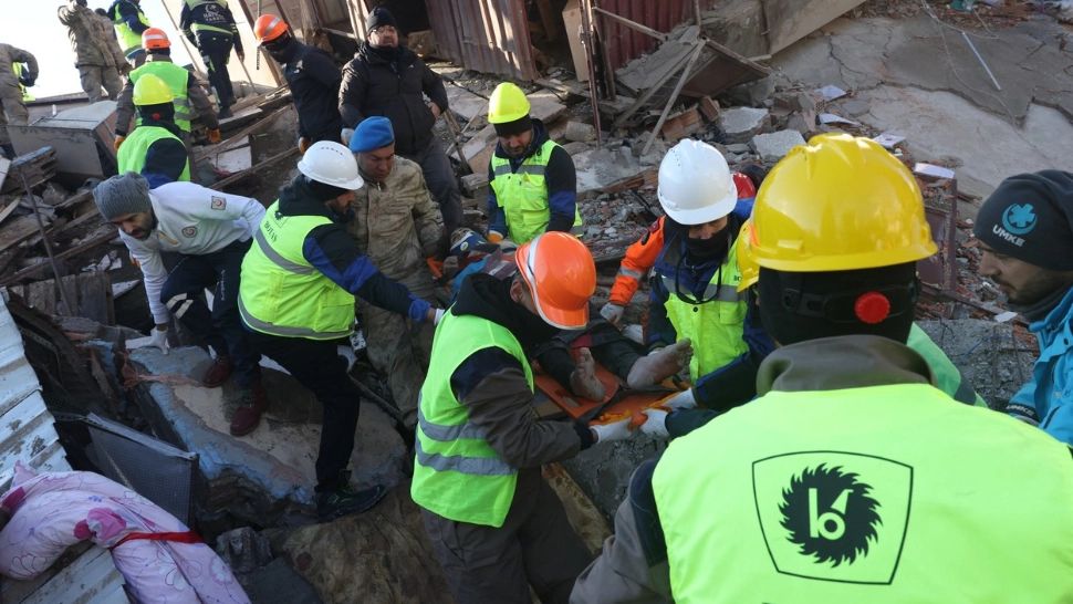 3 femei şi 2 copii, găsiți sub dărâmături, la 9 zile de la cutremurul devastator din Turcia! Povești incredibile de supraviețuire 