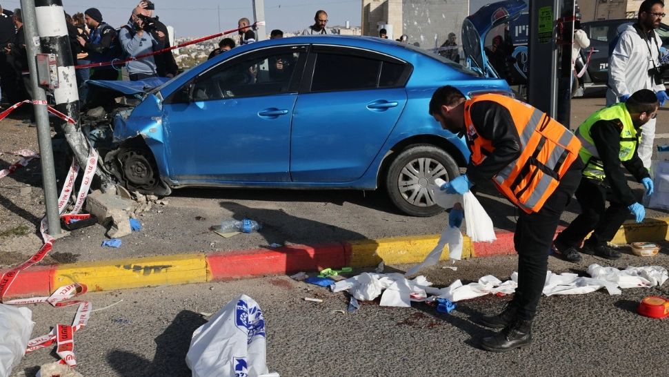 Atac  sângeros la Ierusalim. O mașină a intrat în mulțimea dintr-o stație de autobuz, un copil a murit - VIDEO