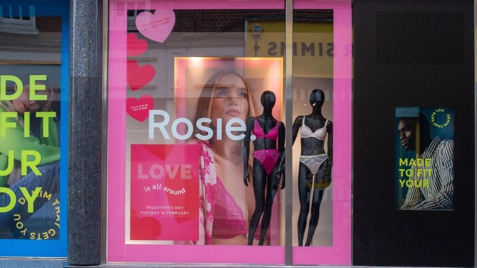 Ce cadouri să NU FACI de Ziua Îndrăgostiților. Între superstiții și bun simț