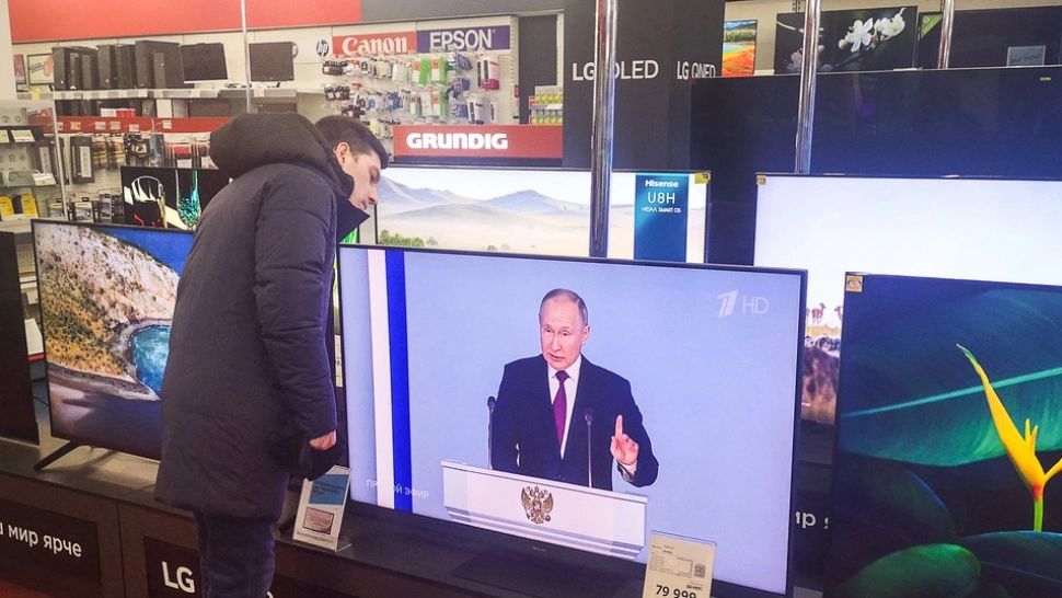 Televizoarele care vor fi interzise de la 1 martie. Ce modele nu se vor mai găsi în magazine