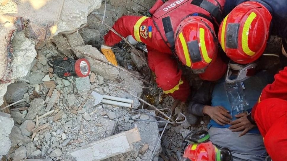 Prima echipă de salvatori români plecată în orașele-cheie din Turcia s-a întors acasă. Ciucă, Bode și Arafat i-a întâmpinat - VIDEO