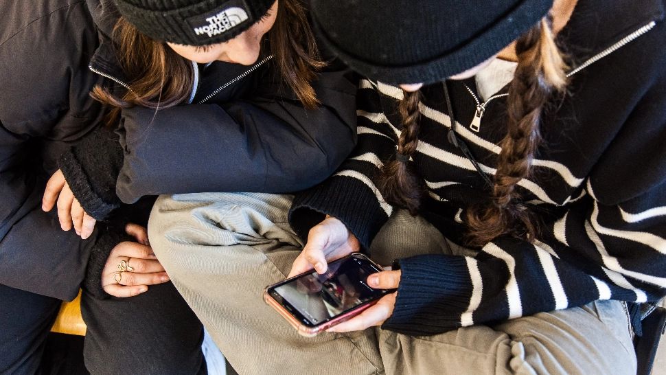 Ai smartphone Xiaomi, OnePlus şi Oppo Realme? Ai grijă! S-ar putea să fii spionat