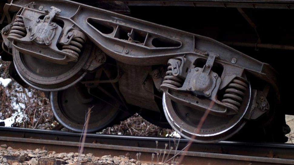 Tren sărit de pe șine, în miezul nopții. Polițiștii efectueazã cercetãri pentru infracțiunea de “distrugere”