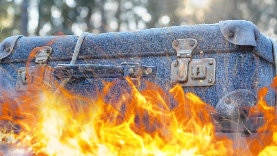 Un bărbat a dat foc unei valize pline cu bani, ca să se răzbune pe concubină