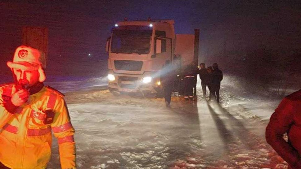 Mai multe drumuri închise în țară din cauza vremii nefavorabile