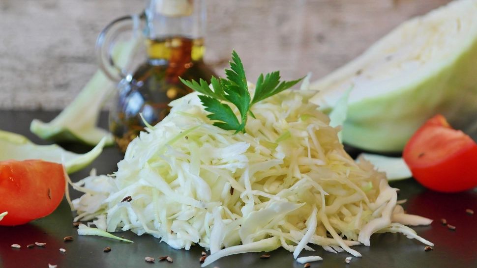 De ce ar trebui să mănânci mai des varză. Beneficiile sale sunt uimitoare!