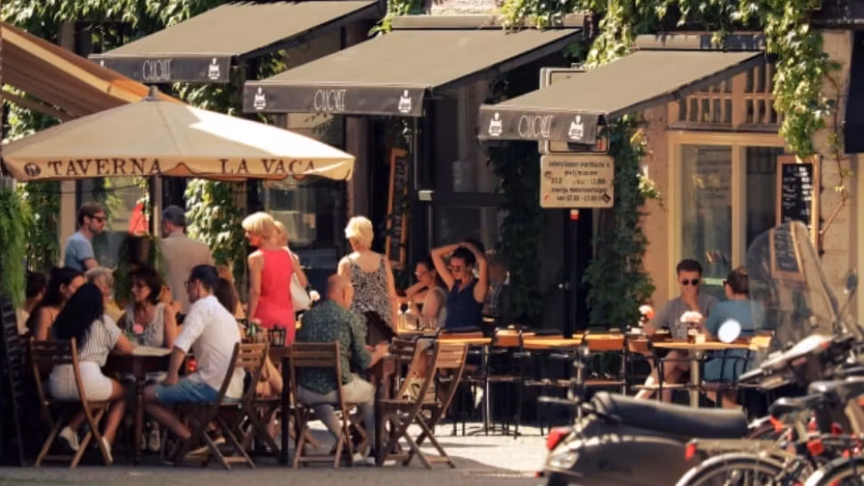 Un român a făcut praf vitrinele unor magazinele din centrul vechi al unui oraș din Italia! Gestul bărbatului, inexplicabil - ce a descoperit poliția