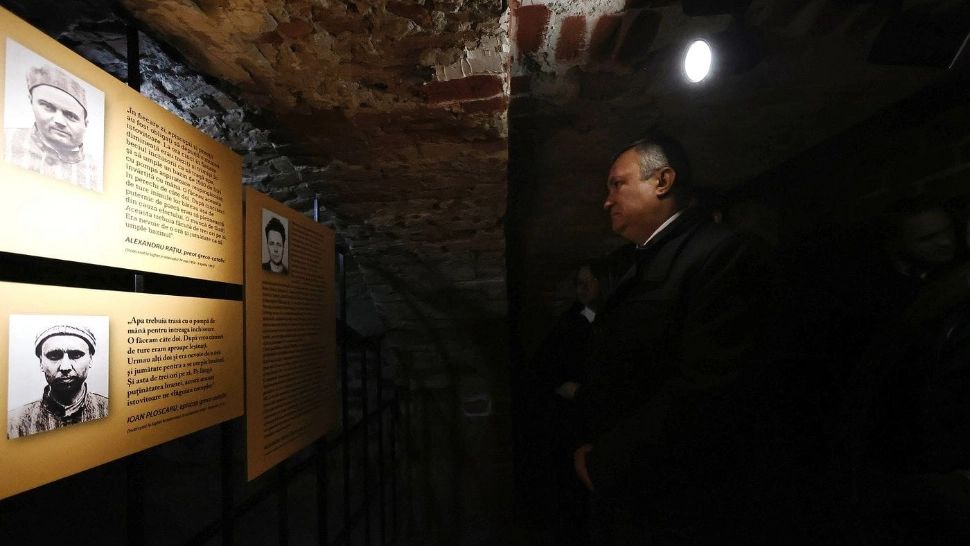 Ciucă, mesaj de Ziua Deținuților Politici Anticomuniști: Educarea generațiilor tinere în spiritul valorilor democratice, pas esențial în procesul de asumare a trecutului  