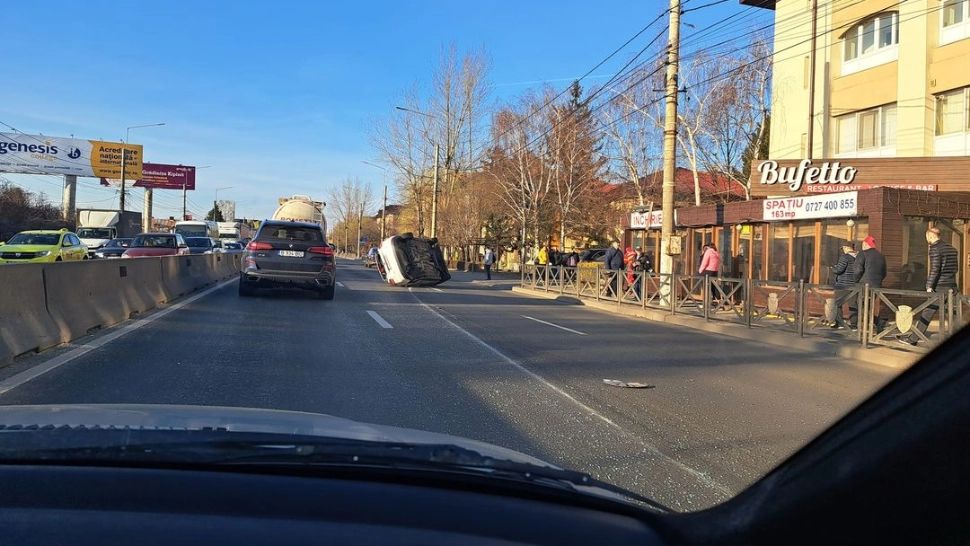 Accident grav pe DN1 în Otopeni: O victimă după coliziunea violentă a 2 mașini - Una e răsturnată - Trafic restricționat - FOTO