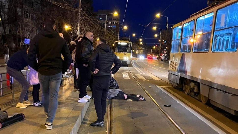 O femeie și fiica sa de șase ani, lovite de o mașină pe trecerea de pietoni, în Ploiești