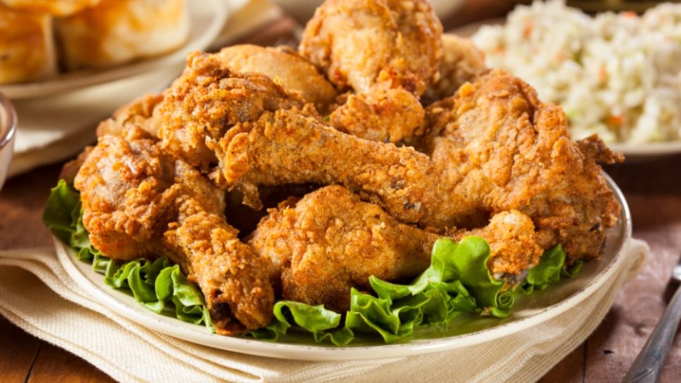 Prepară rețeta de pui crocant ca la KFC chiar la tine acasă! Iată secretele ei: rezultatul este delicios