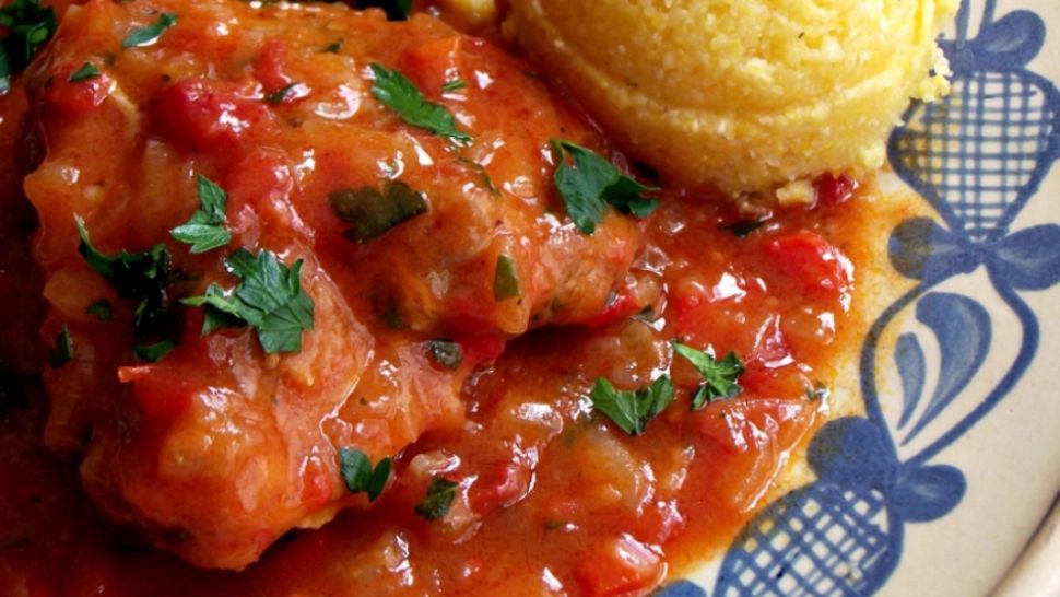 Cum gătești papricaș de pui cu mămăliguță! Trebuie să încerci acest preparat extrem de gustos! Rețeta tradițională