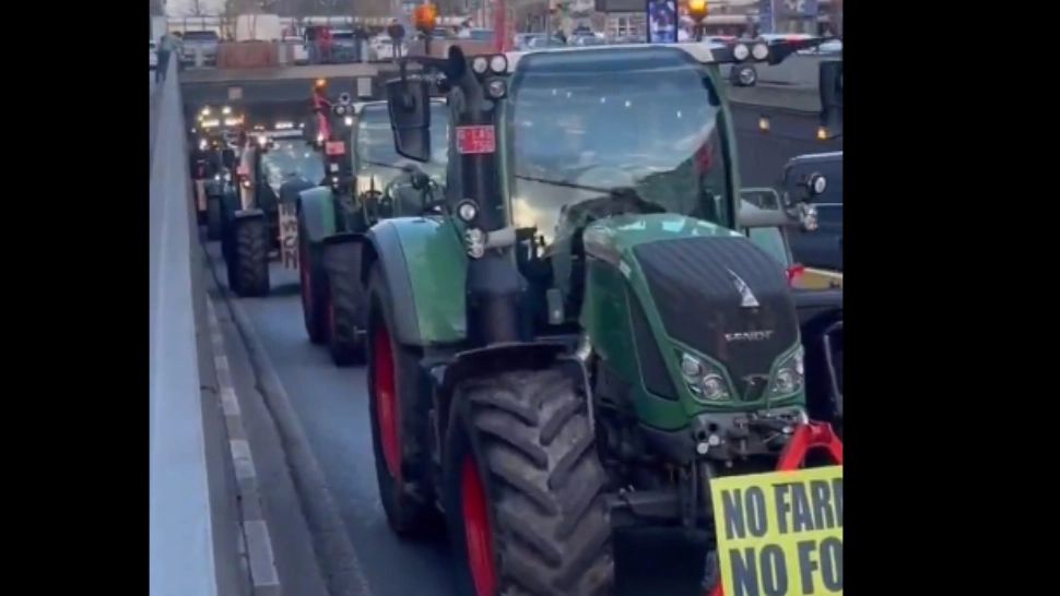 Capitala Uniunii Europene, paralizată de PROTESTE URIAȘE! Fermierii au BLOCAT străzile cu mii de tractoare - VIDEO