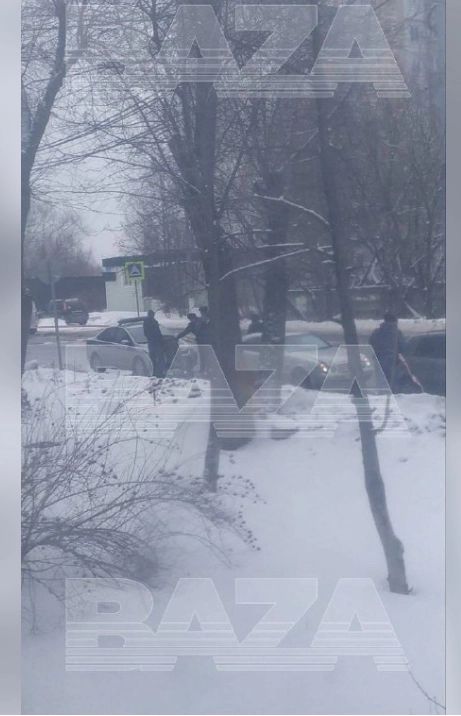 Un soldat cu o grenadă a amenințat că aruncă în aer un birou de înrolare de lângă Moscov! Poliția l-a reținut