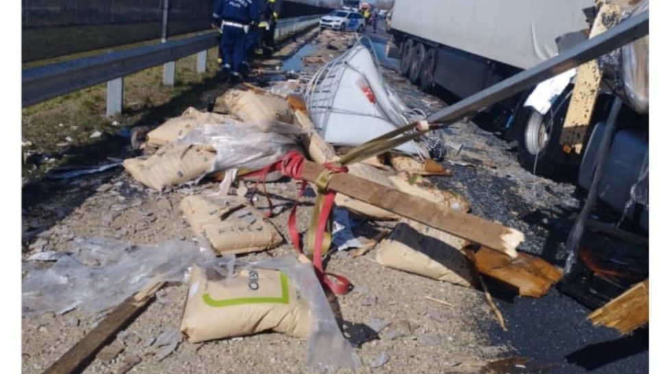 O nouă tragedie românească pe șoselele din Ungaria. Un șofer de TIR a murit în condiții groaznice