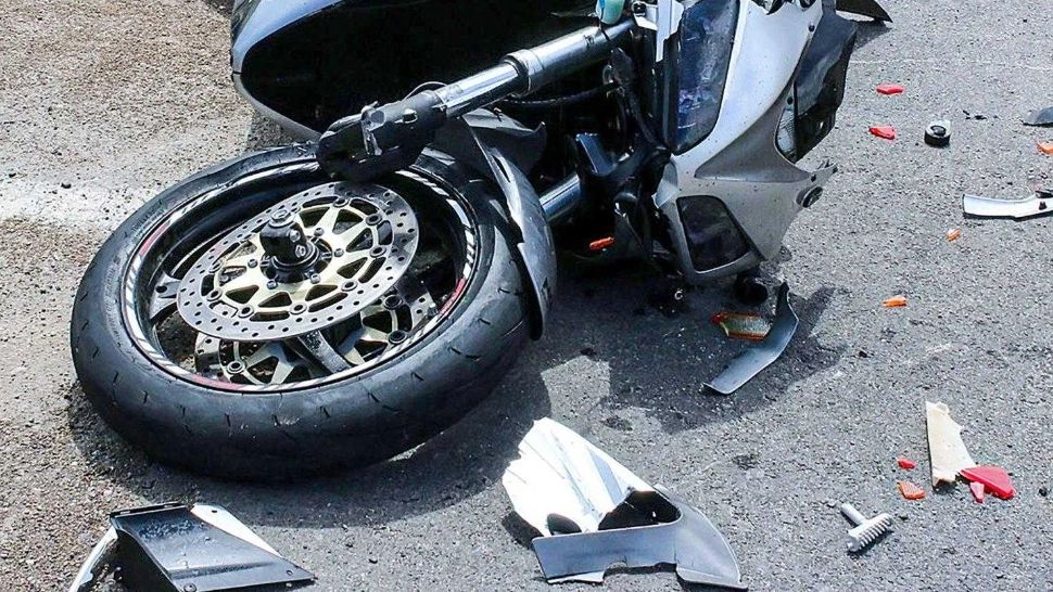 Tragedie în Buzău. Un motociclist și pasagera sa, decedați, după ce au fost spulberați de un TIR