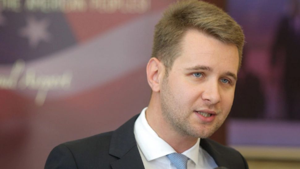 Directorul comercial al Aeroportului Otopeni ar fi cerut peste 22 de milioane de euro mită pentru magazinele duty-free