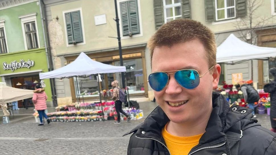 Povestea lui Alexandru: s-a născut prematur și a orbit din prima zi - Medicii nu i-au dat nicio șansă